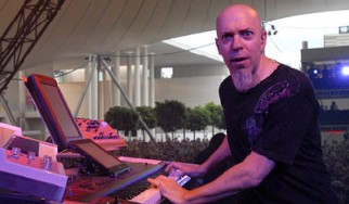 Ο Jordan Rudess αποτίει φόρο τιμής στον John Lennon