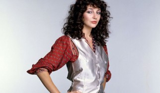 Η Kate Bush γράφει ιστορία στα βρετανικά chart