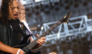  Ο Kirk Hammet τζαμάρει επί σκηνής με τους Tool