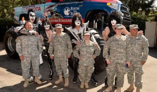 Οι Kiss και οι Def Leppard προσλαμβάνουν βετεράνους στρατιωτικούς για roadies