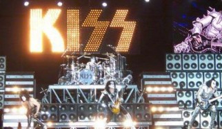 Οι Kiss είναι οι πρωτοπόροι των συναυλιακών show, σύμφωνα με τον Gene Simmons