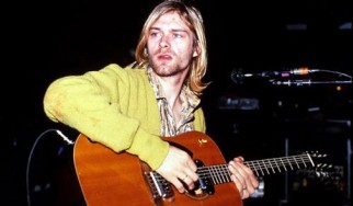 Ο Cobain τραγουδά το "And I Love Her" των Beatles