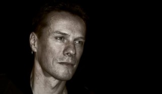 Συμπρωταγωνιστής του Donald Sutherland στη μεγάλη οθόνη ο Larry Mullen Jr των U2