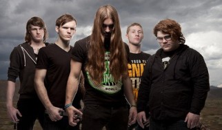 Τραγουδιστής χριστιανικής metalcore μπάντας κατηγορείται ότι «έριχνε στο κρεβάτι» ανήλικες fan