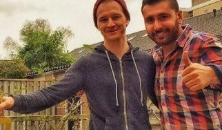 Maiden United: O Leon Den Engelsen με τους πρόσφυγες στην Λέρο