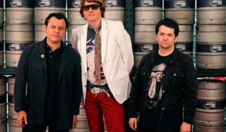 Οι Manic Street Preachers πάνε πόλεμο με το καινούργιο τους κομμάτι (video)