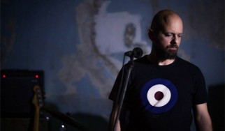 Ο Μάνος Λυδάκης διασκευάζει την "Νύφη Που Φορούσε Μαύρα"