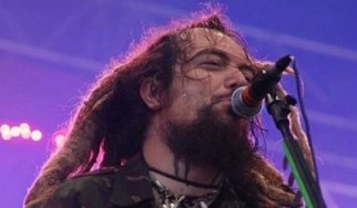 Τα Χριστούγεννα αναμένεται η αυτοβιογραφία του Max Cavalera