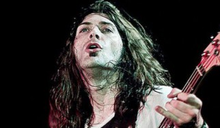 Οι Whitesnake παρουσιάζουν τον νέο τους μπασίστα