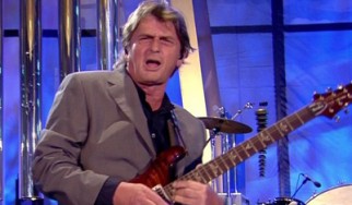 Mike Oldfield: «Πρέπει να επιστρέψουμε στην πραγματική μουσική και να πετάξουμε τα computer»