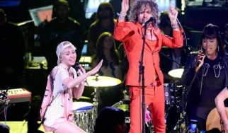 Miley Cyrus και Flaming Lips διασκευάζουν το "Lucy In The Sky With Diamonds" (video)