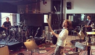 Οι Muse ηχογραφούν με τον θρυλικό παραγωγό των AC/DC