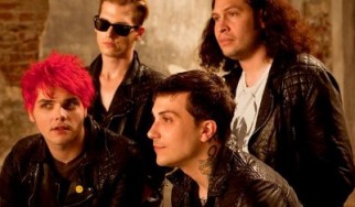 O Brian May επί σκηνής με τους My Chemical Romance