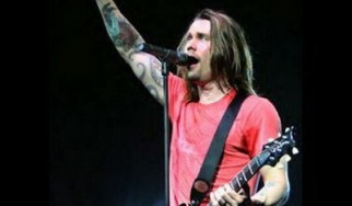 Ο Myles Kennedy θα είναι ο τραγουδιστής στην περιοδεία του Slash