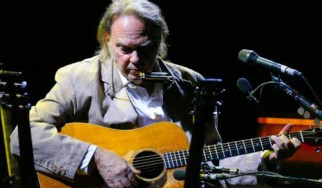 To «πονηρό» Twitter του Neil Young