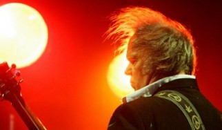 Αυτοβιογραφία ετοιμάζει ο Neil Young