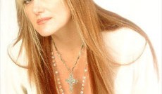 Νέο solo album από την Pamela Moore