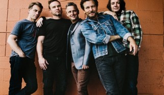 Οι Pearl Jam ενσωματώνουν σε συναυλία τους το "Let It Go" από την ταινία της Disney, "Frozen" (video)