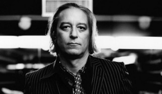 «10 εκατομμύρια χρόνια π.Χ.» πίσω πάει ο Peter Buck των R.E.M.