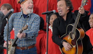 Bruce Springsteen, Dave Matthews, Eddie Vedder και Tom Morello τιμούν τον Pete Seeger