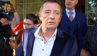 Δικαστικό... σόου από τον Phil Rudd