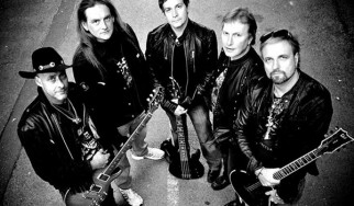 Παρελθόν από τους Praying Mantis ο τραγουδιστής και ο drummer τους