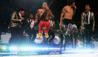 Σάλος με την play back εμφάνιση των Red Hot Chili Peppers στο Super Bowl