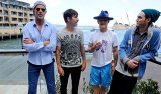 Ακούστε το οκτάλεπτο κομμάτι των Red Hot Chili Peppers που δεν κατάφερε να μπει στο "I'm With You"
