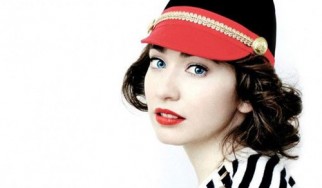 Ακούστε το νέο κομμάτι της Regina Spektor