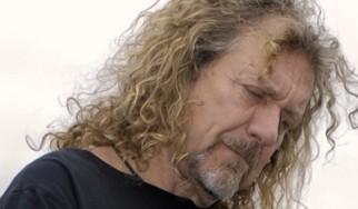 Robert Plant: «Παλιά είχα πει ψέματα ότι δούλευα στο NME για να μπω μέσα σε φεστιβάλ»