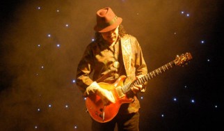 Ο Carlos Santana επιστρέφει στα θρανία