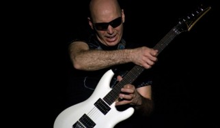 Ο Joe Satriani επιλέγει τις τρεις αγαπημένες του στιγμές από την καριέρα του Jimi Hendrix
