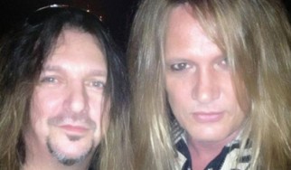 Sebastian Bach και Dave 'Snake' Sabo φωτογραφίζονται μαζί