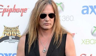 Ο Sebastian Bach τα βάζει με τους οπαδούς του στο Facebook