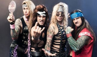 Μέλη των Judas Priest στη σκηνή με τους Steel Panther