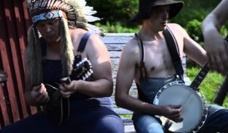 Μετά το "The Trooper", bluegrass διασκευή και για το "Holy Diver" (video)