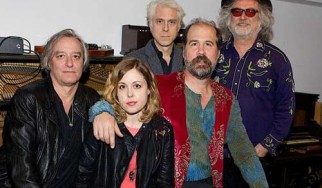 Και ο Krist Novoselic στο νέο group του Peter Buck