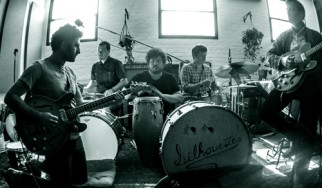 Aκούστε το "Outta My Mind" των Arcs του Dan Auerbach