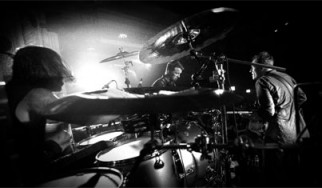 Το supergroup Them Crooked Vultures με online υλικό