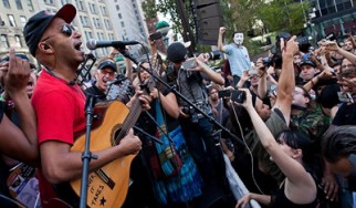 Οι Tom Morello, Serj Tankian και Tim McIlrath γράφουν τον ύμνο του κινήματος Occupy Wall Street