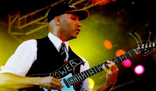 Tom Morello (Rage Against The Machine): «Οι εκατομμύρια πωλήσεις δίσκων δεν καλλιεργούν το ταλέντο»