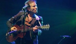 Υπέγραψε μετά από 20 χρόνια με touring agency ο Tom Waits