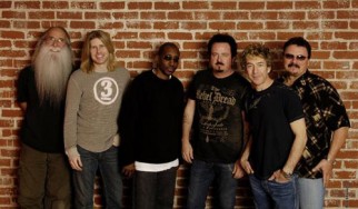 Παρελθόν ο Simon Phillips από τους Toto