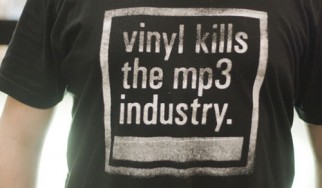 Πτώση για πρώτη φορά στις ψηφιακές πωλήσεις, συνεχίζεται η άνοδος για το βινύλιο