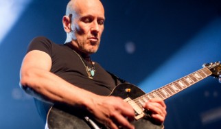 Προσωρινή αλλαγή κιθαρίστα στους Def Leppard