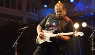 Συγκινητική η οικονομική ανταπόκριση στην περιπέτεια υγείας του Walter Trout