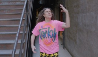 Ο Weird Al Yankovic ξαναχτυπά με χιουμοριστική διασκευή του "Happy" με τη βοήθεια του Jack Black (video)