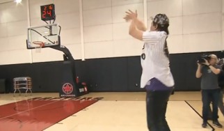 Ο frontman των Arcade Fire σε διαγωνισμό τριπόντων με παίκτη των Toronto Raptors