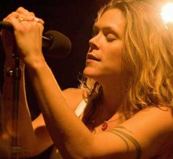 Θα πάει κανείς στην Beth Hart;