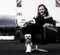 Και με τη μηχανή αναμμένη... 